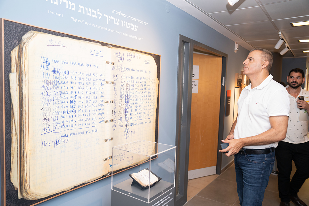 פתיחת-תערוכת-פנקס-המעשים